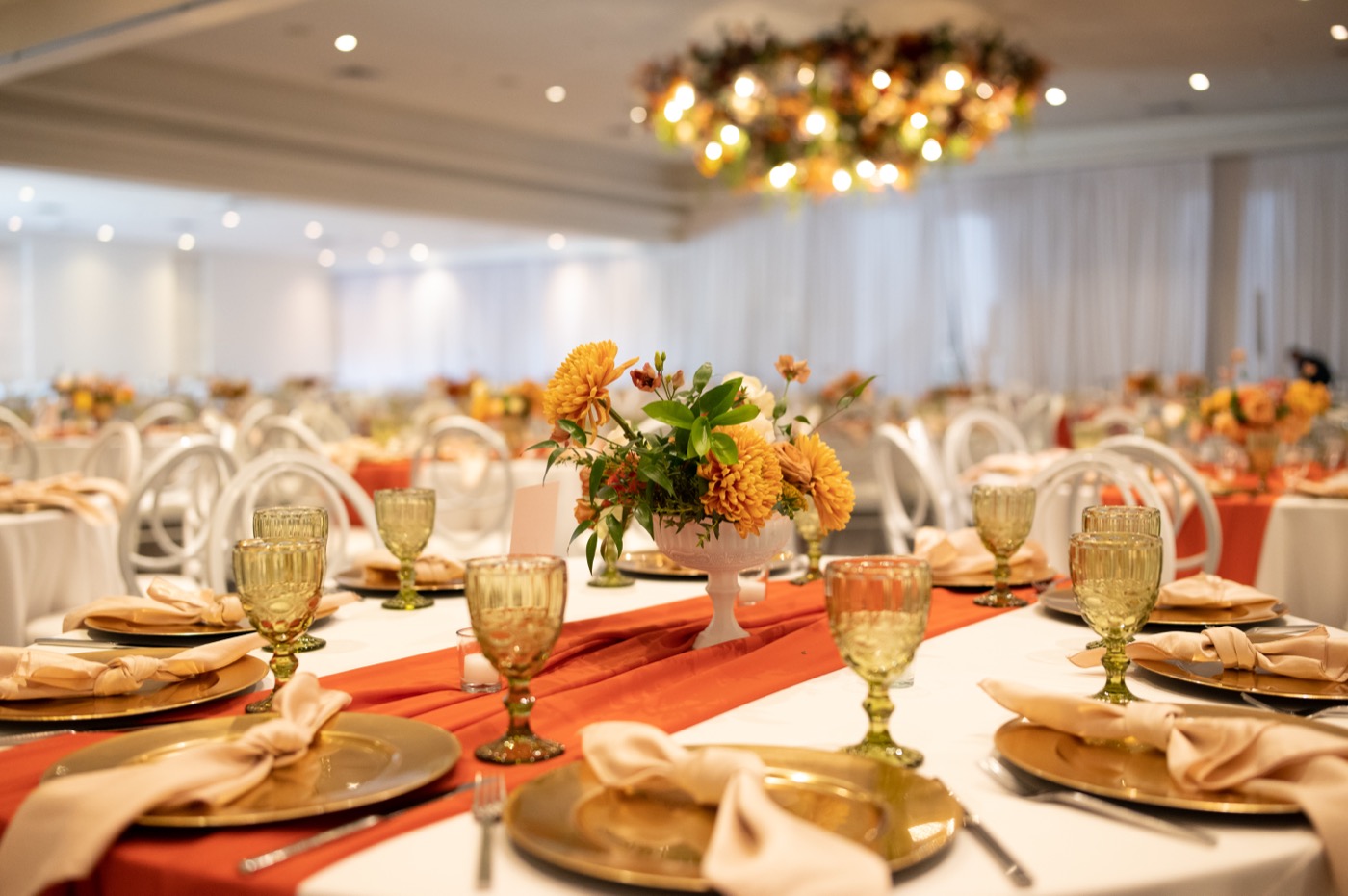 Elegant wedding reception tablescape — Lori Phillips Photography